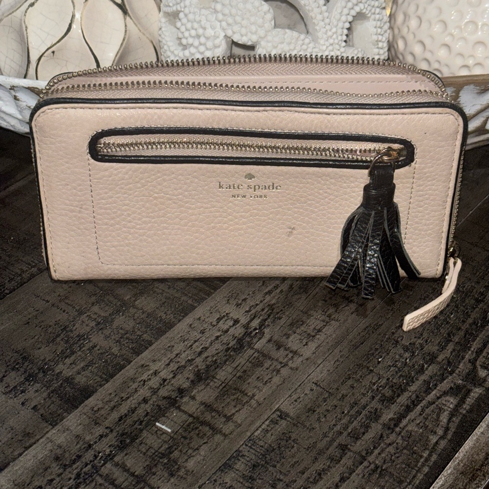 Kate Spade Chester Street Neda/warm beige and black pebbled leather. - Picture 2 of 10